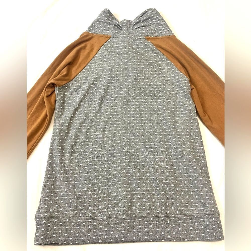 Maurices Gray and White Polka Dot Top w Brown Sleeves Cowl Neck Sweatshirt XS - Picture 15 of 16